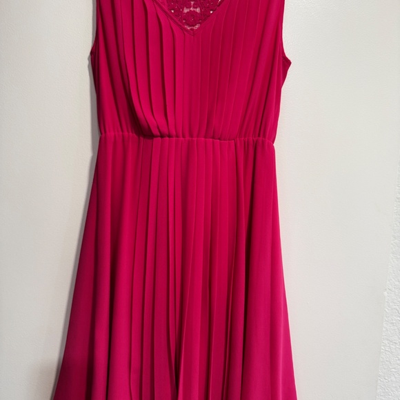 Jessica Simpson Pink Pleated Lace Midi Dress – Size 2 - Picture 6 of 7